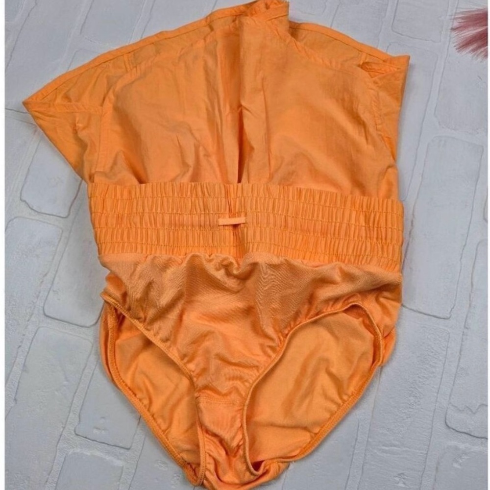 All In Motion High Rise Orange Shorts XS - Picture 3 of 3